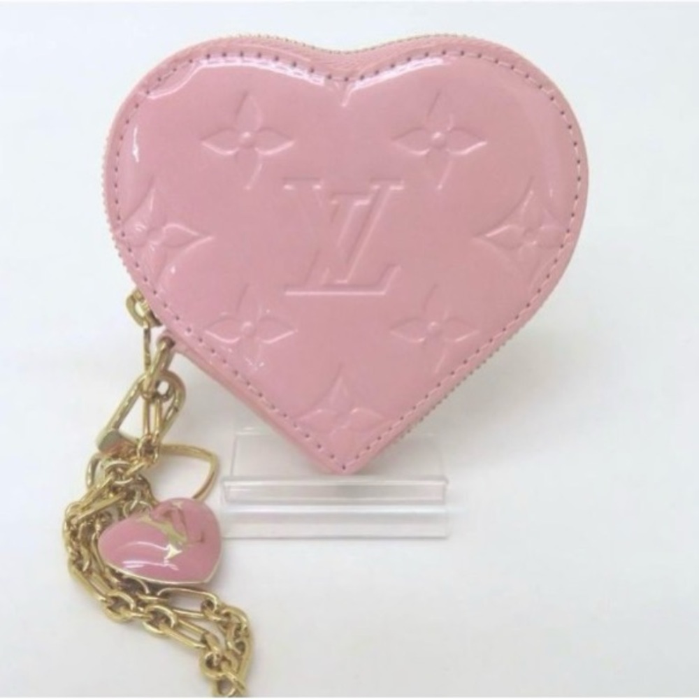 Louis Vuitton Porte Monnaie Cool
Heart Case Vernis Rose Pink Pearl Gold Chain